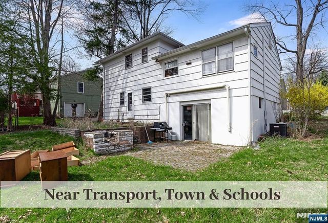 29 Lindbergh Parkway, Waldwick, NJ 07463