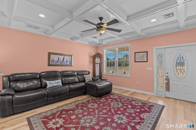 117 New Road, Thompson, CT 06277