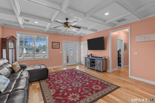 117 New Road, Thompson, CT 06277