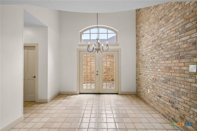 6009 Country Club Dr, Victoria, TX 77904