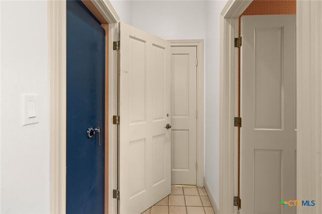 6009 Country Club Dr, Victoria, TX 77904