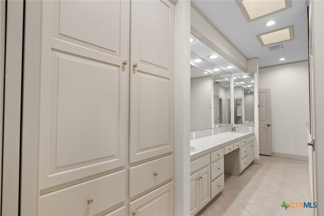 6009 Country Club Dr, Victoria, TX 77904