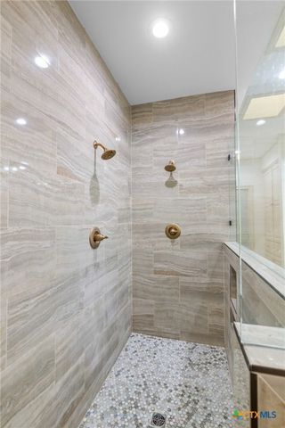 6009 Country Club Dr, Victoria, TX 77904