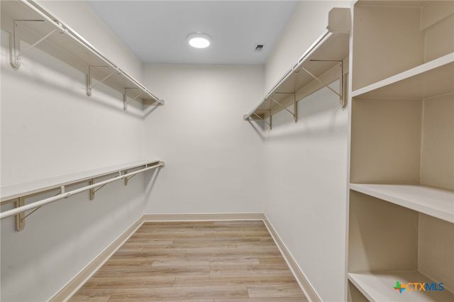 6009 Country Club Dr, Victoria, TX 77904