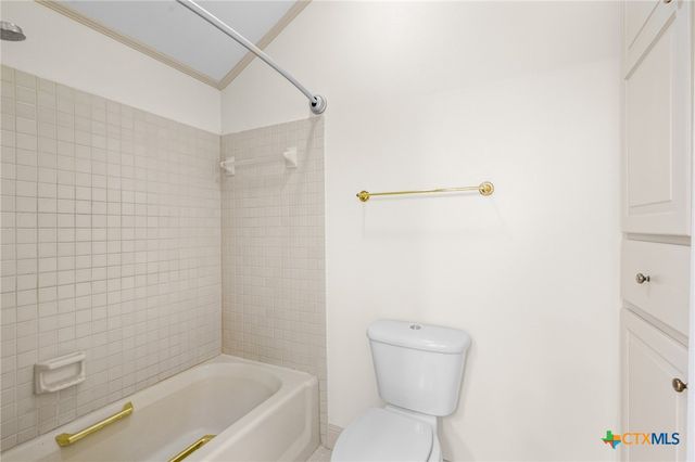 6009 Country Club Dr, Victoria, TX 77904