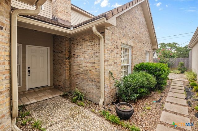 6009 Country Club Dr, Victoria, TX 77904