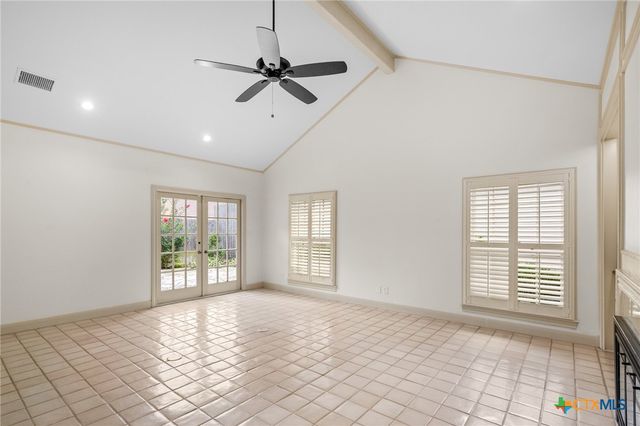 6009 Country Club Dr, Victoria, TX 77904