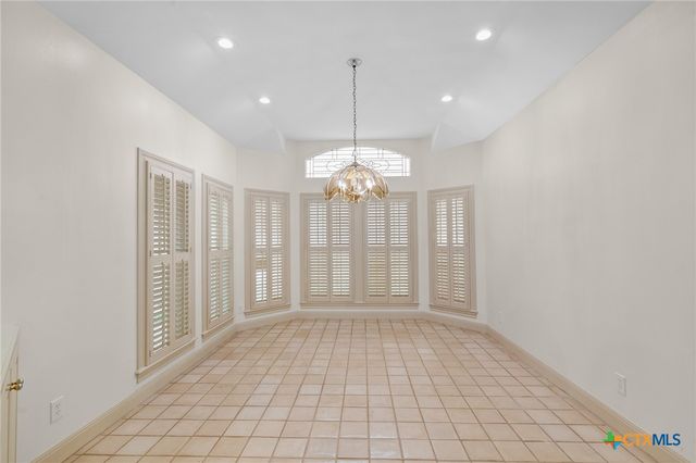 6009 Country Club Dr, Victoria, TX 77904