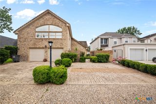 6009 Country Club Dr, Victoria, TX 77904