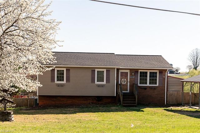 1114 Holly Springs Road, Mount Airy, NC 27030