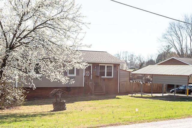 1114 Holly Springs Road, Mount Airy, NC 27030