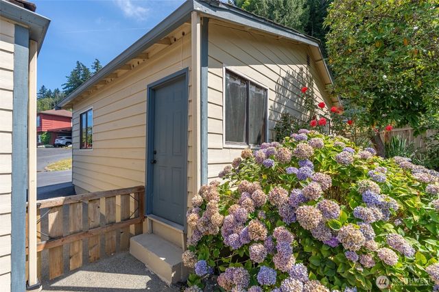 2485 Beach Drive E, Port Orchard, WA 98366