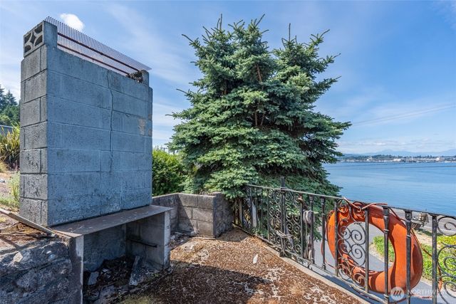 2485 Beach Drive E, Port Orchard, WA 98366