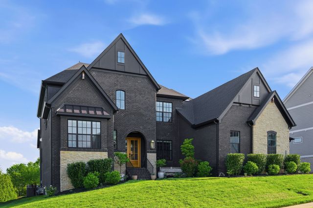 3304 Sarah Bee Ln, Thompsons Station, TN 37179