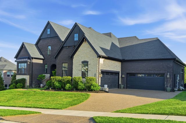 3304 Sarah Bee Ln, Thompsons Station, TN 37179