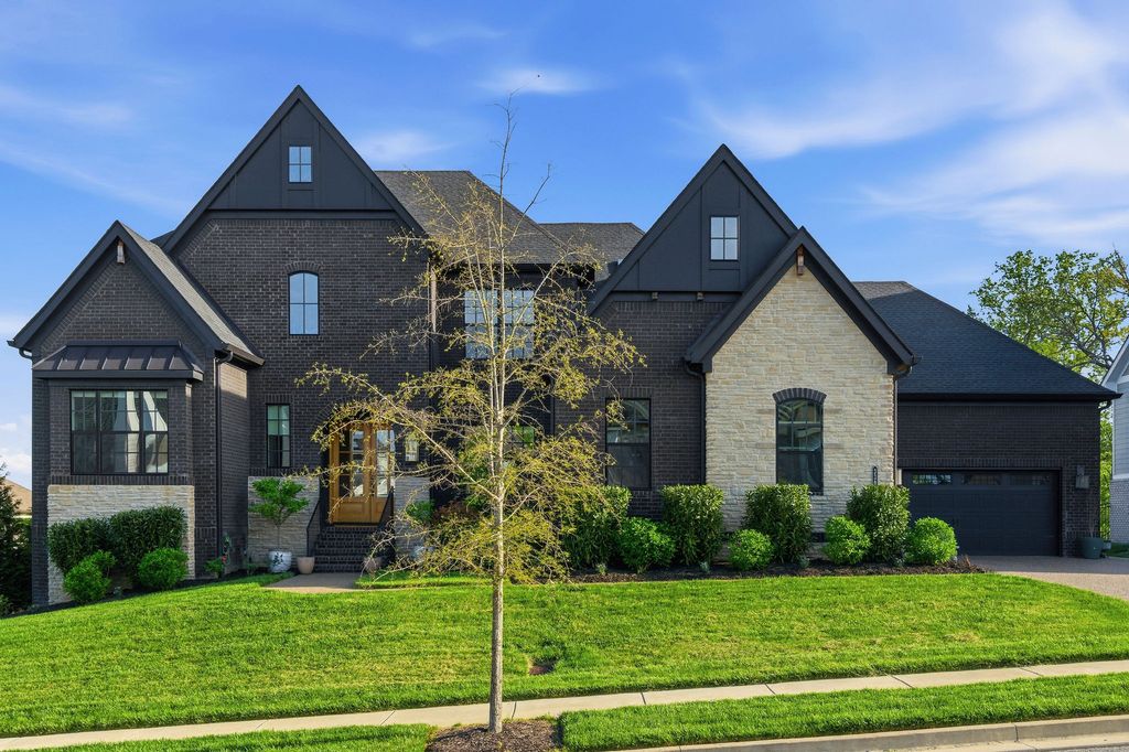 3304 Sarah Bee Ln, Thompsons Station, TN 37179