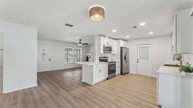 1151 OAKHILL STREET, Seffner, FL 33584