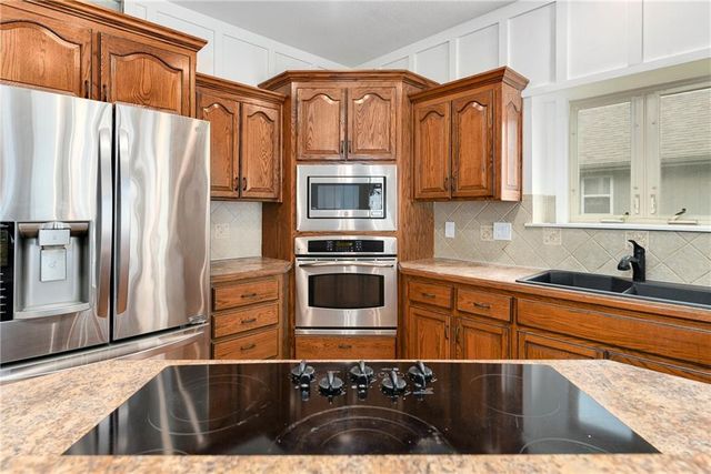 1007 Burr Oak Lane, Grain Valley, MO 64029