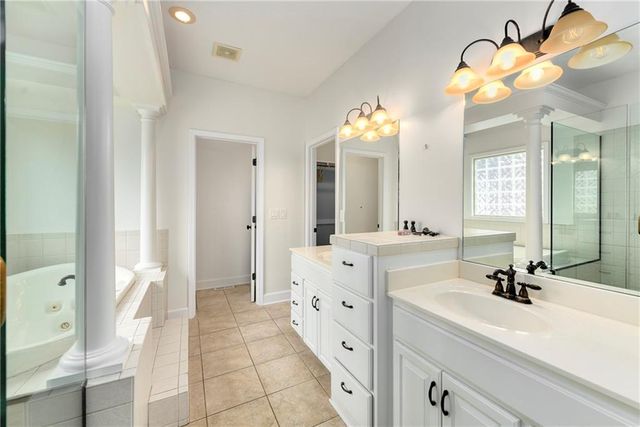 1007 Burr Oak Lane, Grain Valley, MO 64029