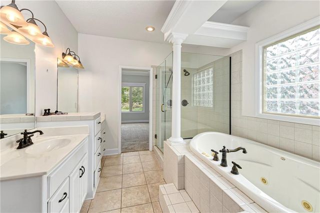 1007 Burr Oak Lane, Grain Valley, MO 64029