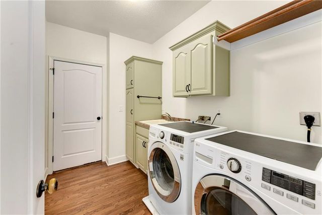 1007 Burr Oak Lane, Grain Valley, MO 64029