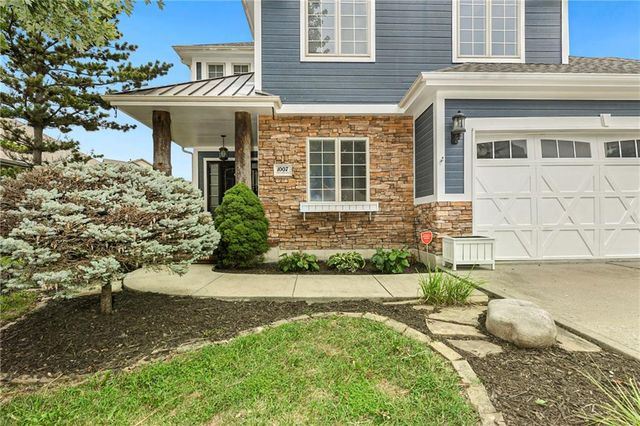 1007 Burr Oak Lane, Grain Valley, MO 64029