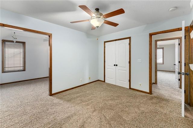 1007 Burr Oak Lane, Grain Valley, MO 64029