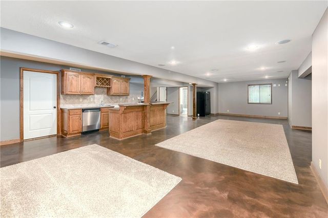 1007 Burr Oak Lane, Grain Valley, MO 64029