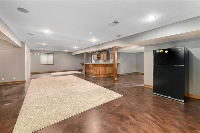 1007 Burr Oak Lane, Grain Valley, MO 64029