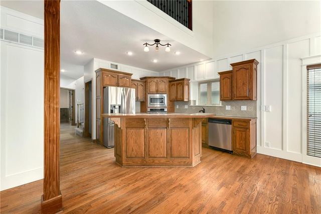1007 Burr Oak Lane, Grain Valley, MO 64029