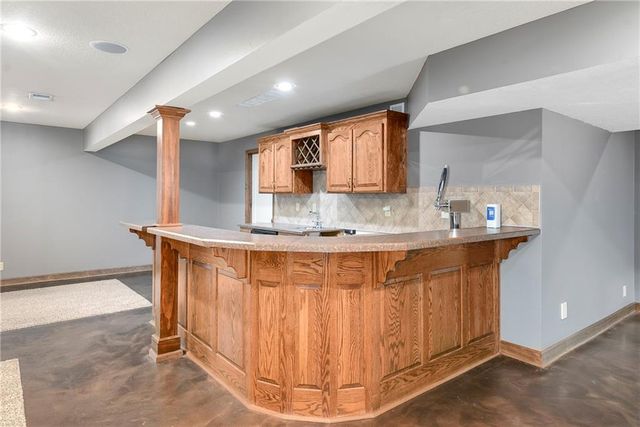 1007 Burr Oak Lane, Grain Valley, MO 64029