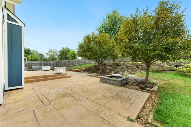 1007 Burr Oak Lane, Grain Valley, MO 64029