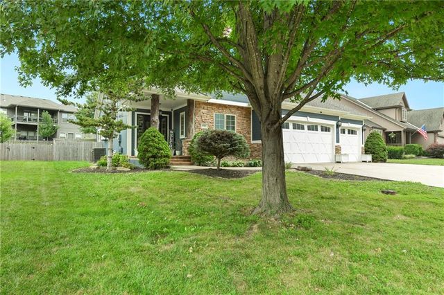 1007 Burr Oak Lane, Grain Valley, MO 64029