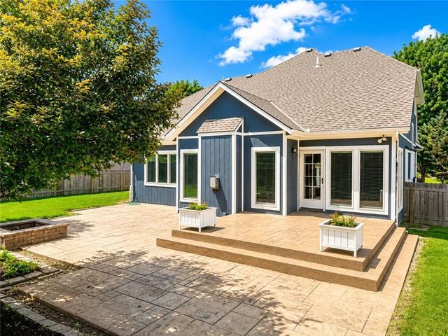 1007 Burr Oak Lane, Grain Valley, MO 64029