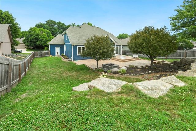 1007 Burr Oak Lane, Grain Valley, MO 64029