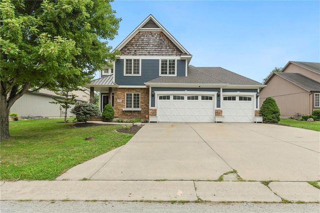 1007 Burr Oak Lane, Grain Valley, MO 64029