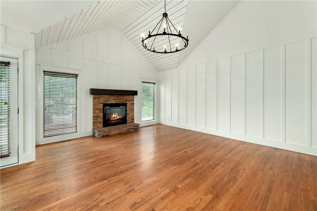 1007 Burr Oak Lane, Grain Valley, MO 64029