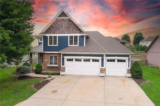 1007 Burr Oak Lane, Grain Valley, MO 64029
