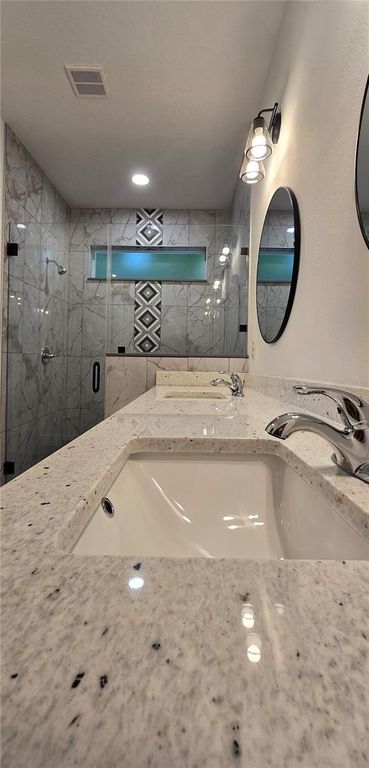 Image 17 of property listing at 131 KINGS DRIVE, Rotonda West, FL 33947