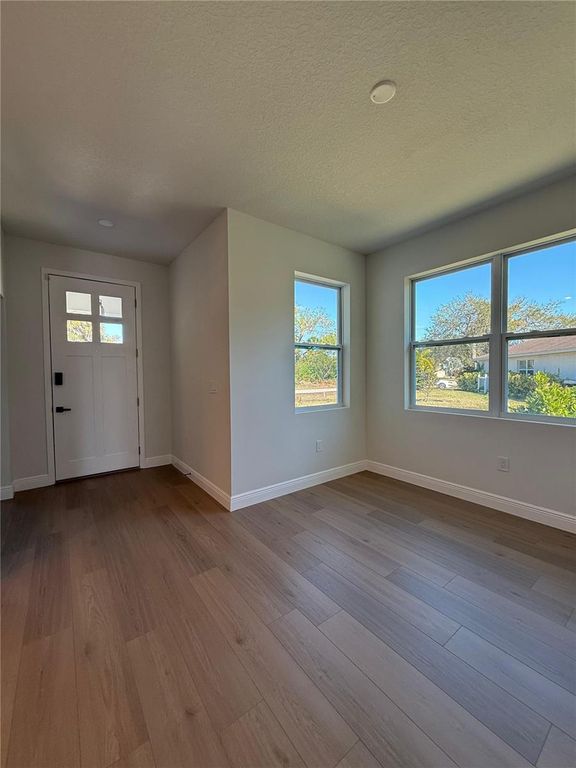 Image 4 of property listing at 131 KINGS DRIVE, Rotonda West, FL 33947