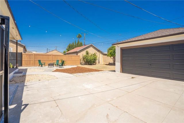 8712 S 11th Ave, Inglewood, CA 90305