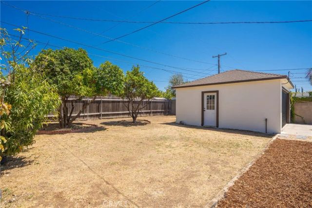 8712 S 11th Ave, Inglewood, CA 90305