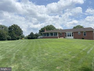 811 SHENANDOAH LN, York, PA 17404