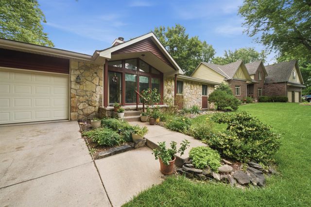 931 N TOH N HAH CT, Wichita, KS 67212