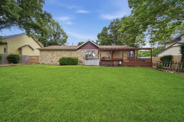 931 N TOH N HAH CT, Wichita, KS 67212
