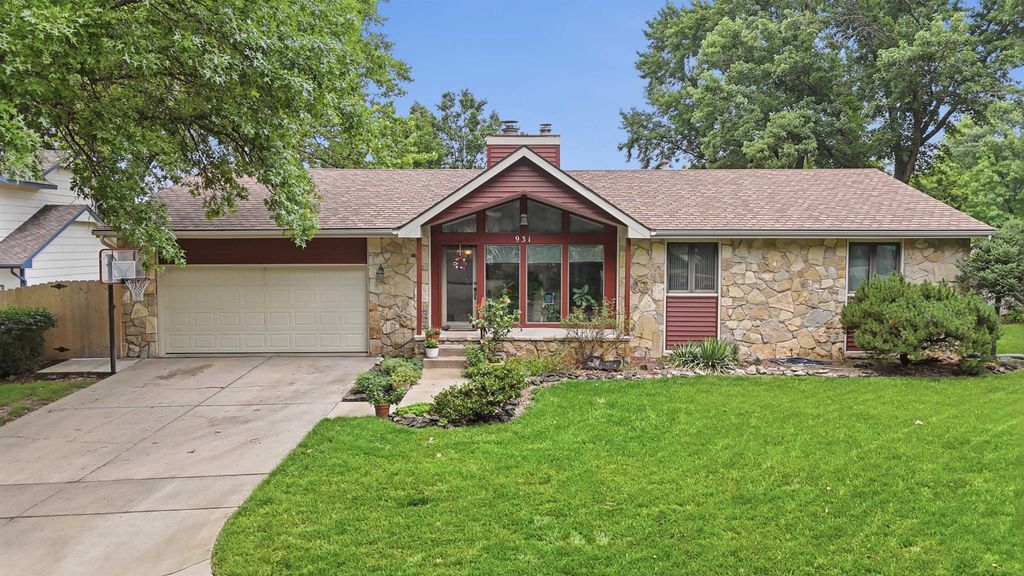 931 N TOH N HAH CT, Wichita, KS 67212
