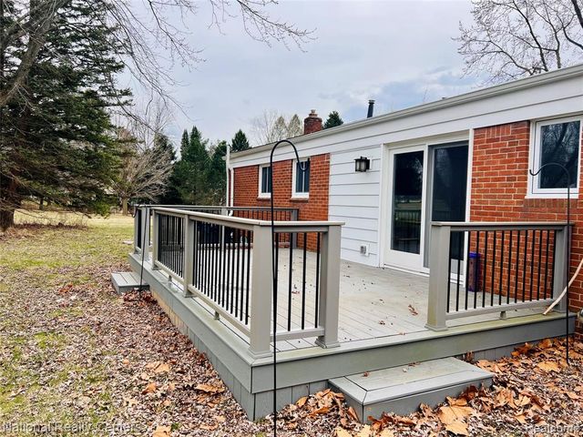 1900 N Hughes Road, Howell, MI 48843