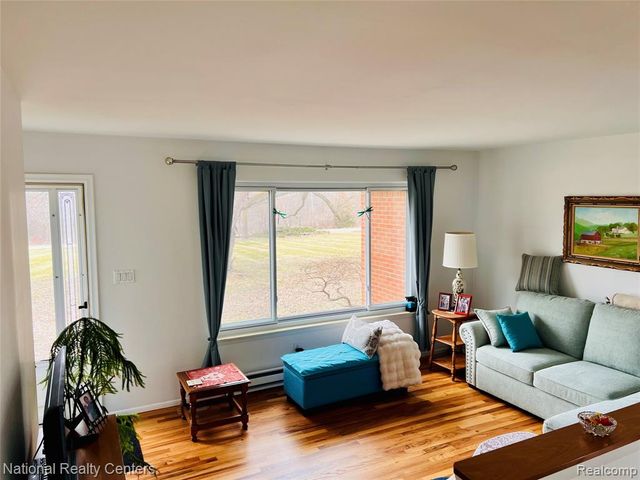 1900 N Hughes Road, Howell, MI 48843