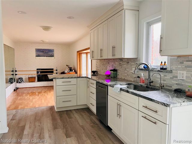 1900 N Hughes Road, Howell, MI 48843