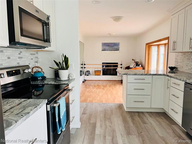 1900 N Hughes Road, Howell, MI 48843